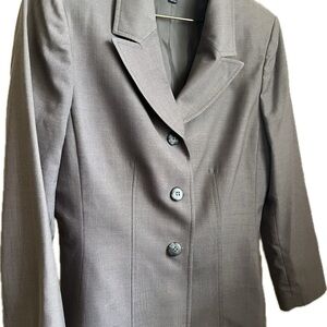 Even - Picone Gray Blazer with Wide Notched Lapels and Structured Lines